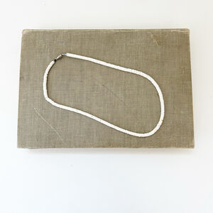 Vintage Y2K Puka Sea Shell Necklace White Beaded Choker Style Summer Beach Vibes